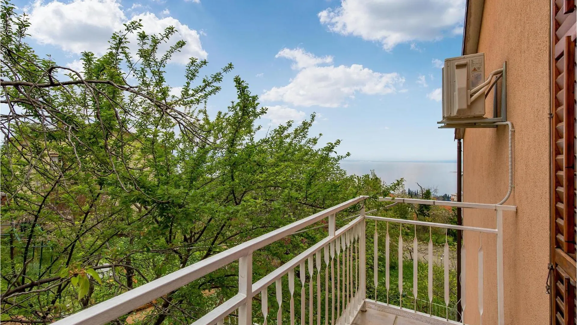 Gorgeous Apartment In Lovran With Kitchen Κροατία